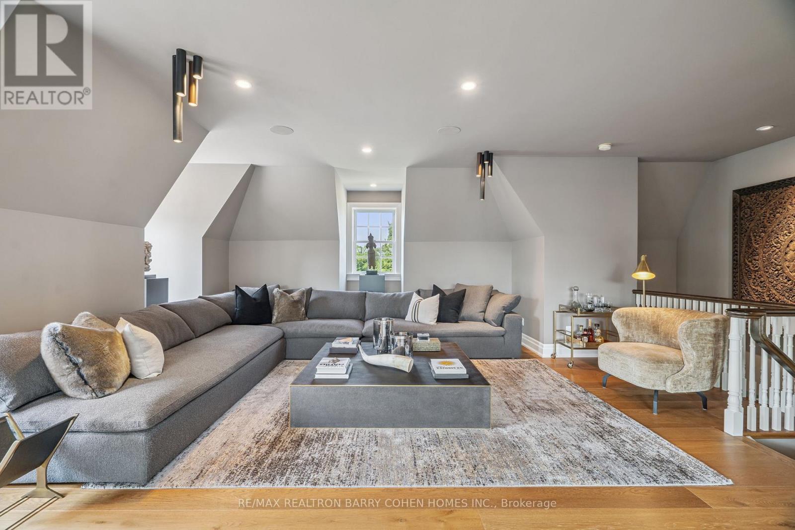 91 Fairfield Drive, King, ON - Indoor Photo Showing Living Room