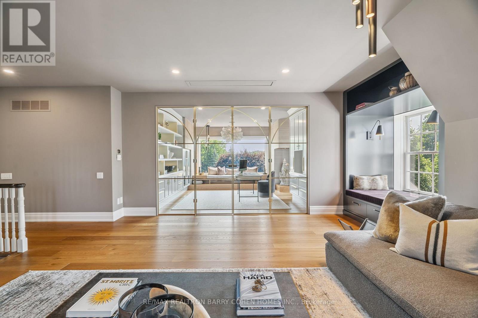 91 Fairfield Drive, King, ON - Indoor Photo Showing Living Room
