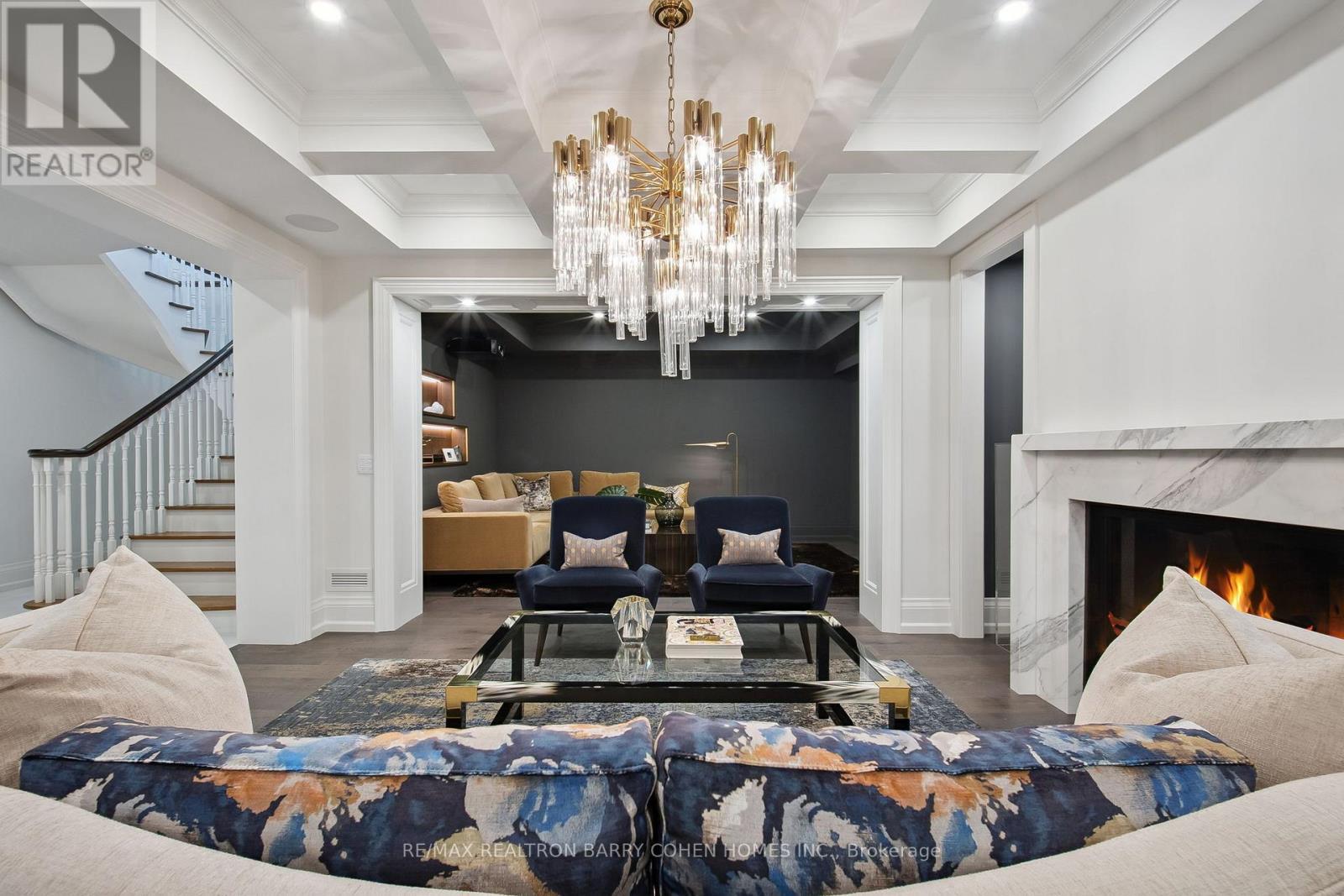 91 Fairfield Drive, King, ON - Indoor Photo Showing Living Room
