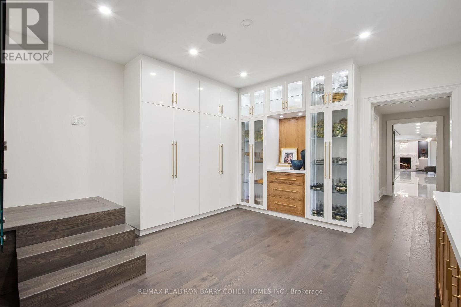 91 Fairfield Drive, King, ON - Indoor Photo Showing Other Room