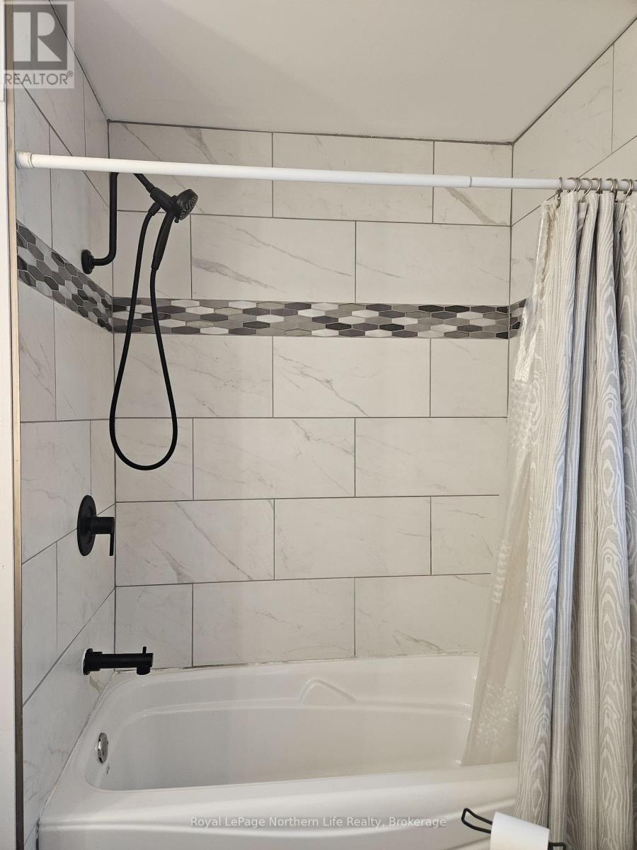 431 Brydges Street, Mattawa, ON - Indoor Photo Showing Bathroom