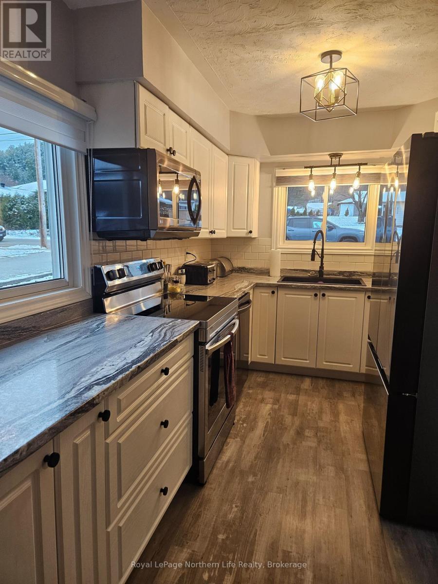431 Brydges Street, Mattawa, ON - Indoor Photo Showing Kitchen With Double Sink