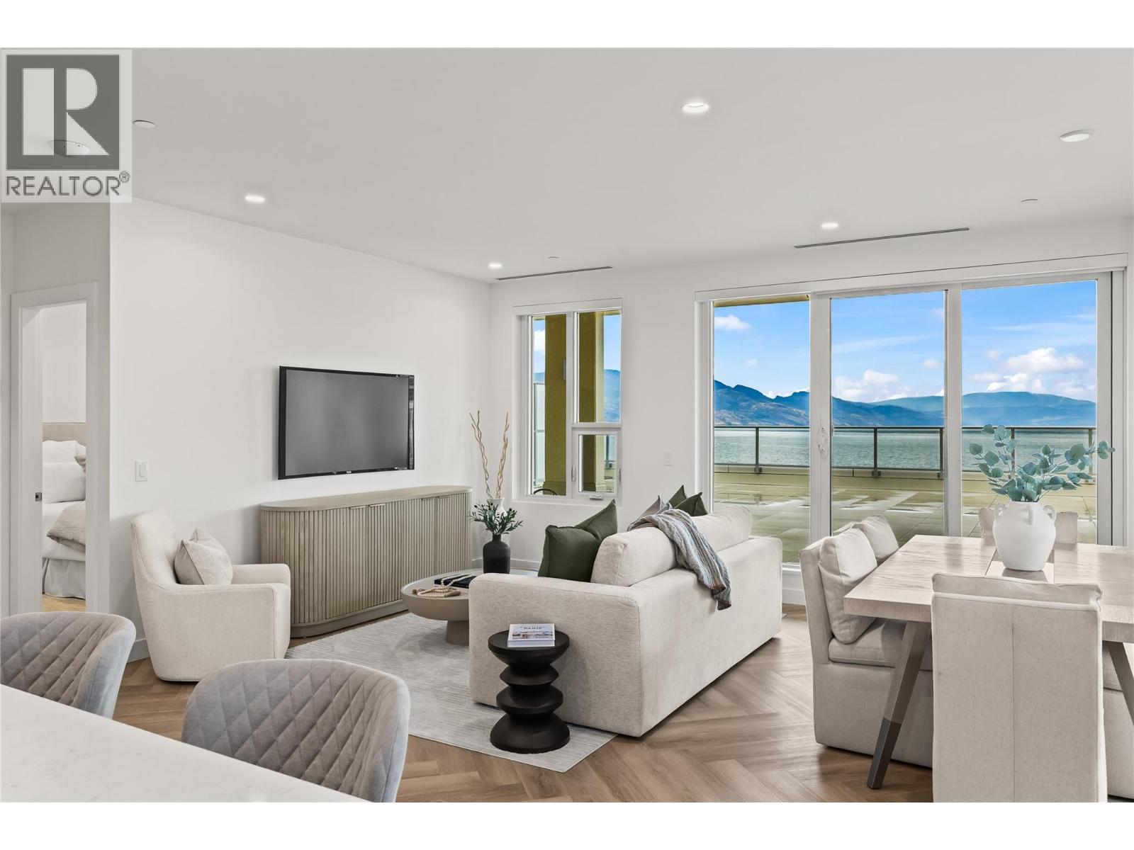 Living Room with Terrace access - 3340 Lakeshore Road Unit# 902, Kelowna, BC - Indoor