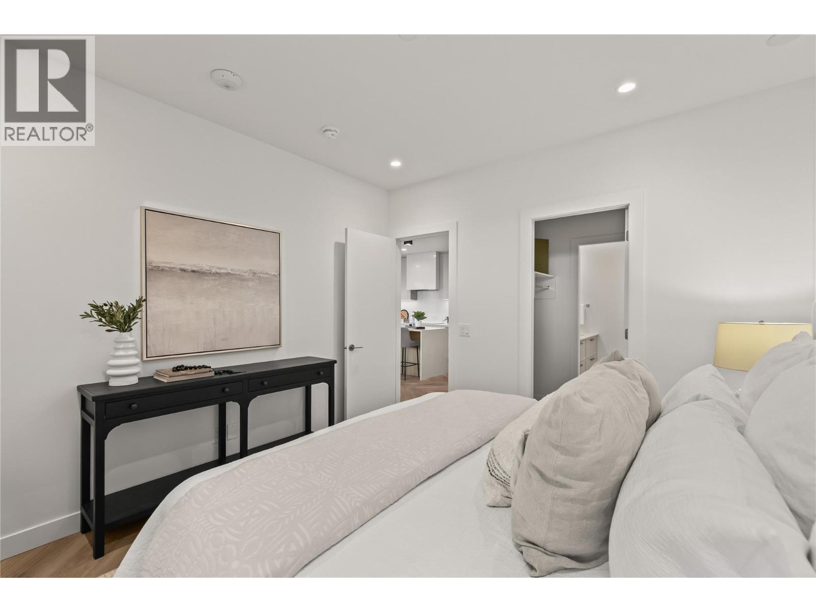 First Bedroom - 3340 Lakeshore Road Unit# 902, Kelowna, BC - Indoor Photo Showing Bedroom