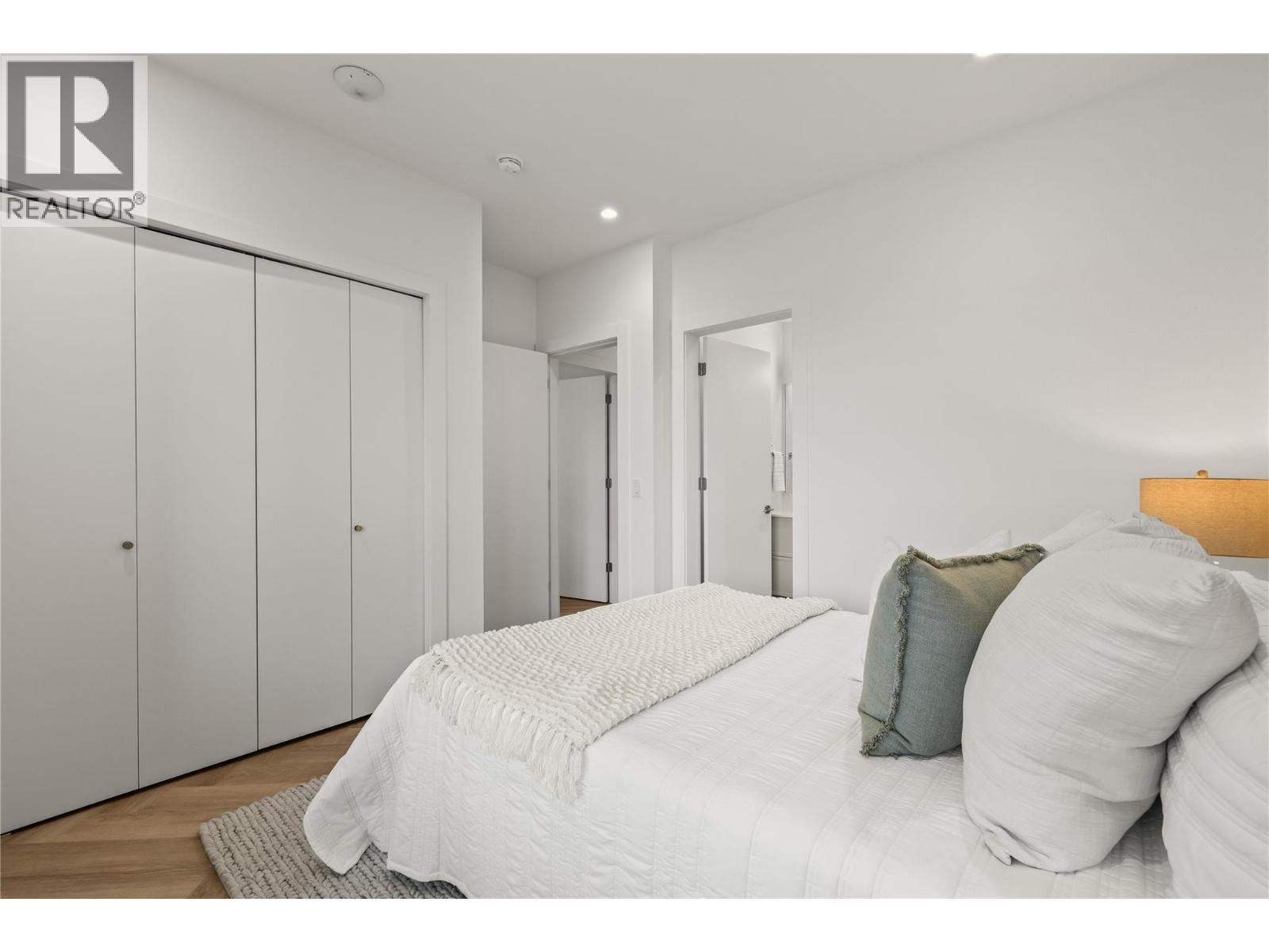 Second Bedroom - 3340 Lakeshore Road Unit# 902, Kelowna, BC - Indoor Photo Showing Bedroom