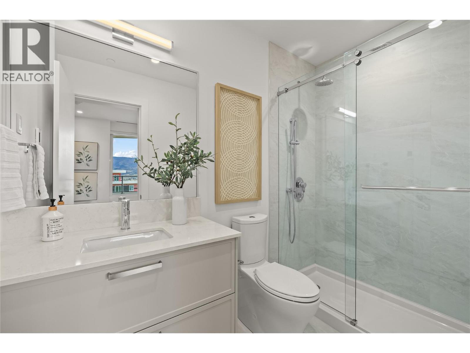 Second Bedroom Ensuite - 3340 Lakeshore Road Unit# 902, Kelowna, BC - Indoor Photo Showing Bathroom