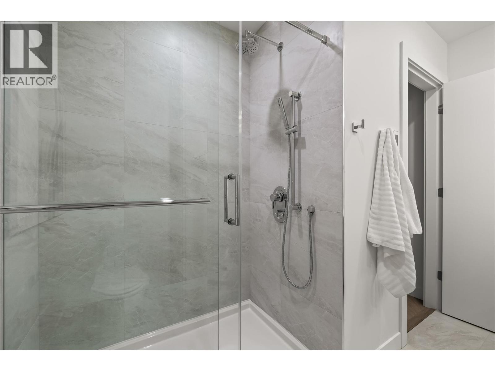 Primary Ensuite - 3340 Lakeshore Road Unit# 902, Kelowna, BC - Indoor Photo Showing Bathroom