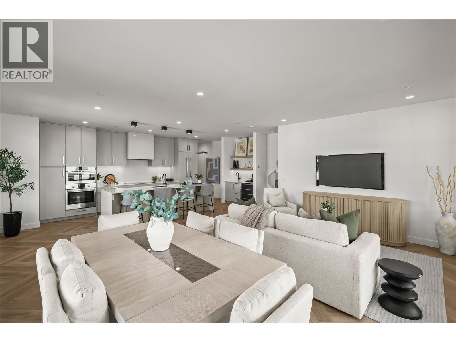 Living & Dining - 3340 Lakeshore Road Unit# 902, Kelowna, BC - Indoor
