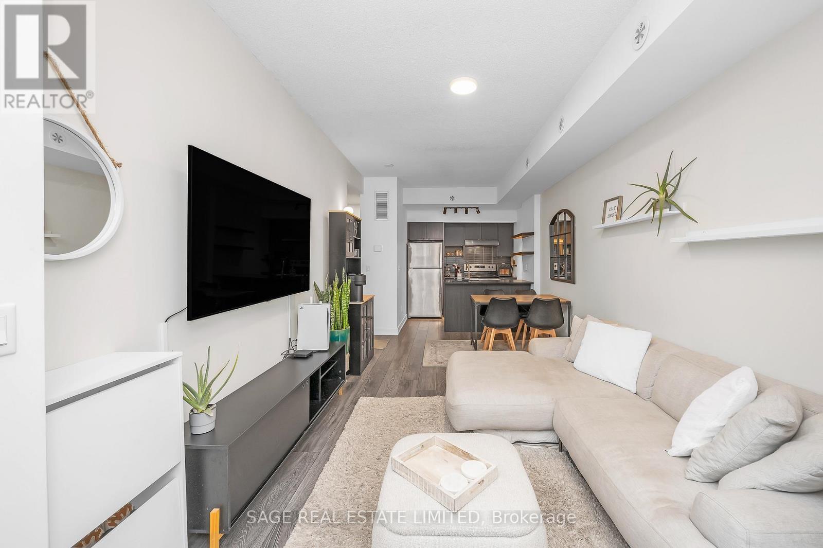 201 - 1137 Cooke Boulevard, Burlington, ON - Indoor Photo Showing Living Room