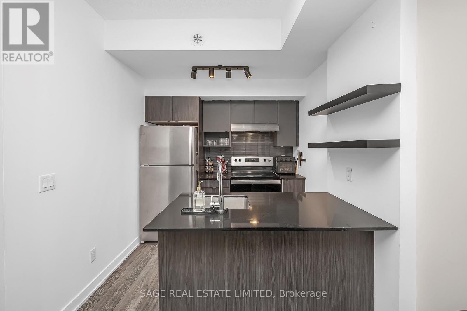201 - 1137 Cooke Boulevard, Burlington, ON - Indoor Photo Showing Kitchen