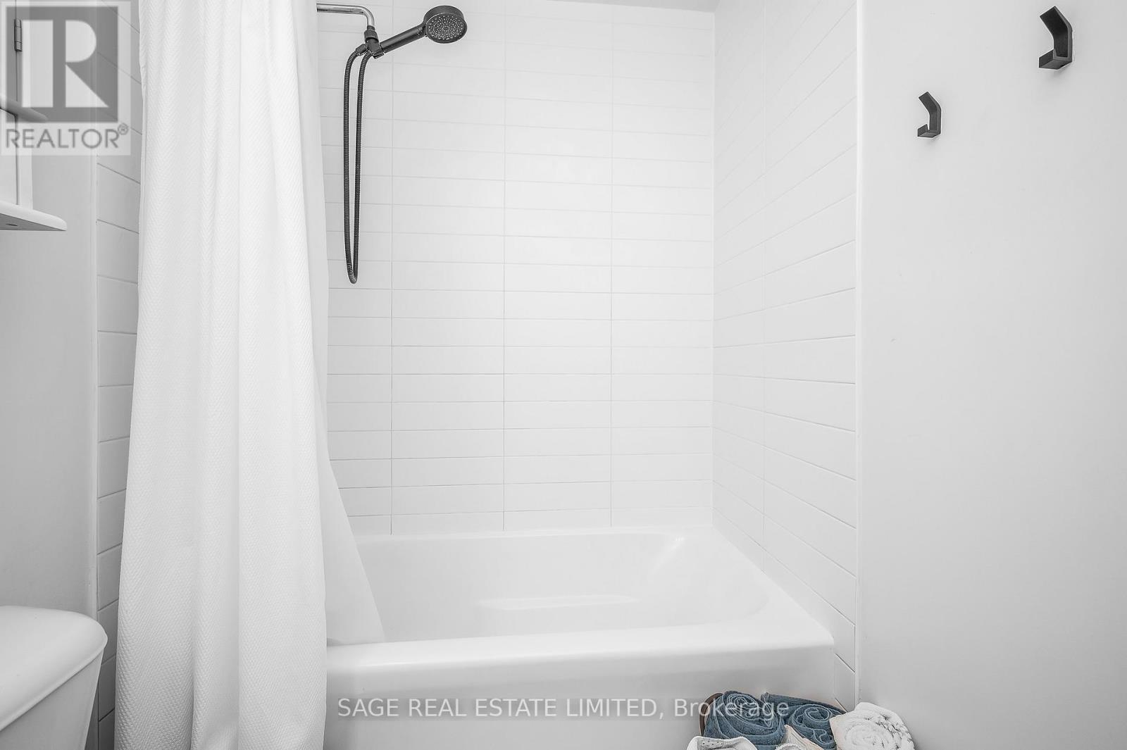 201 - 1137 Cooke Boulevard, Burlington, ON - Indoor Photo Showing Bathroom