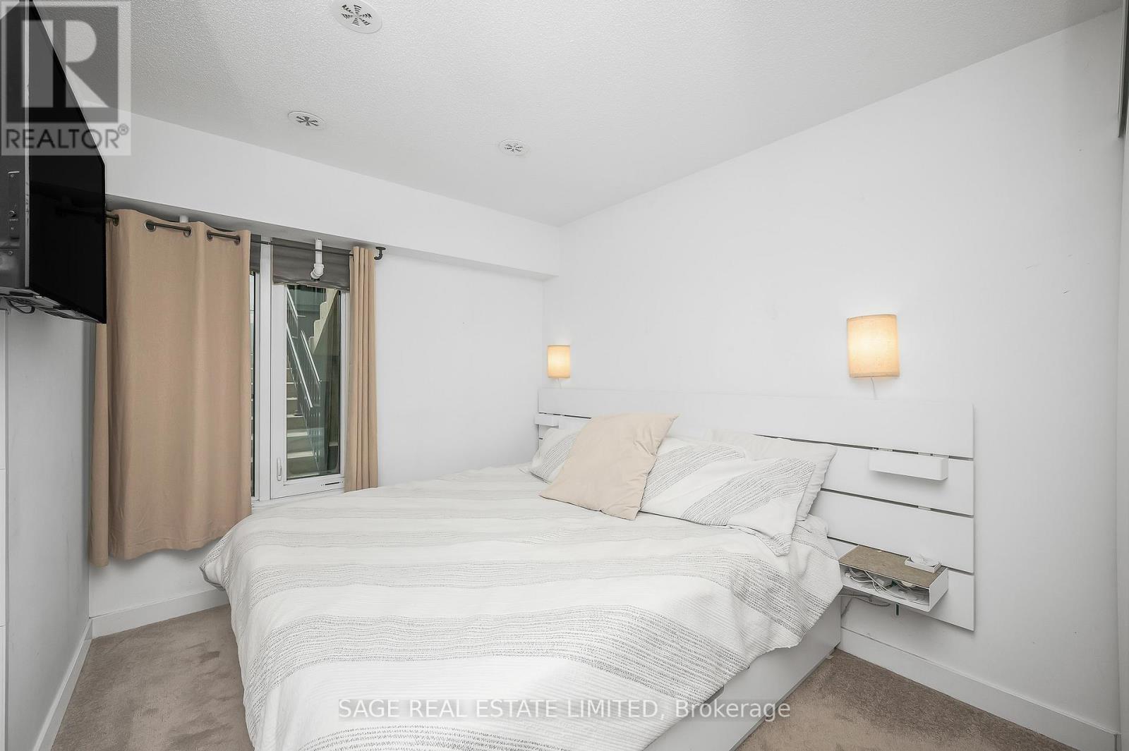 201 - 1137 Cooke Boulevard, Burlington, ON - Indoor Photo Showing Bedroom