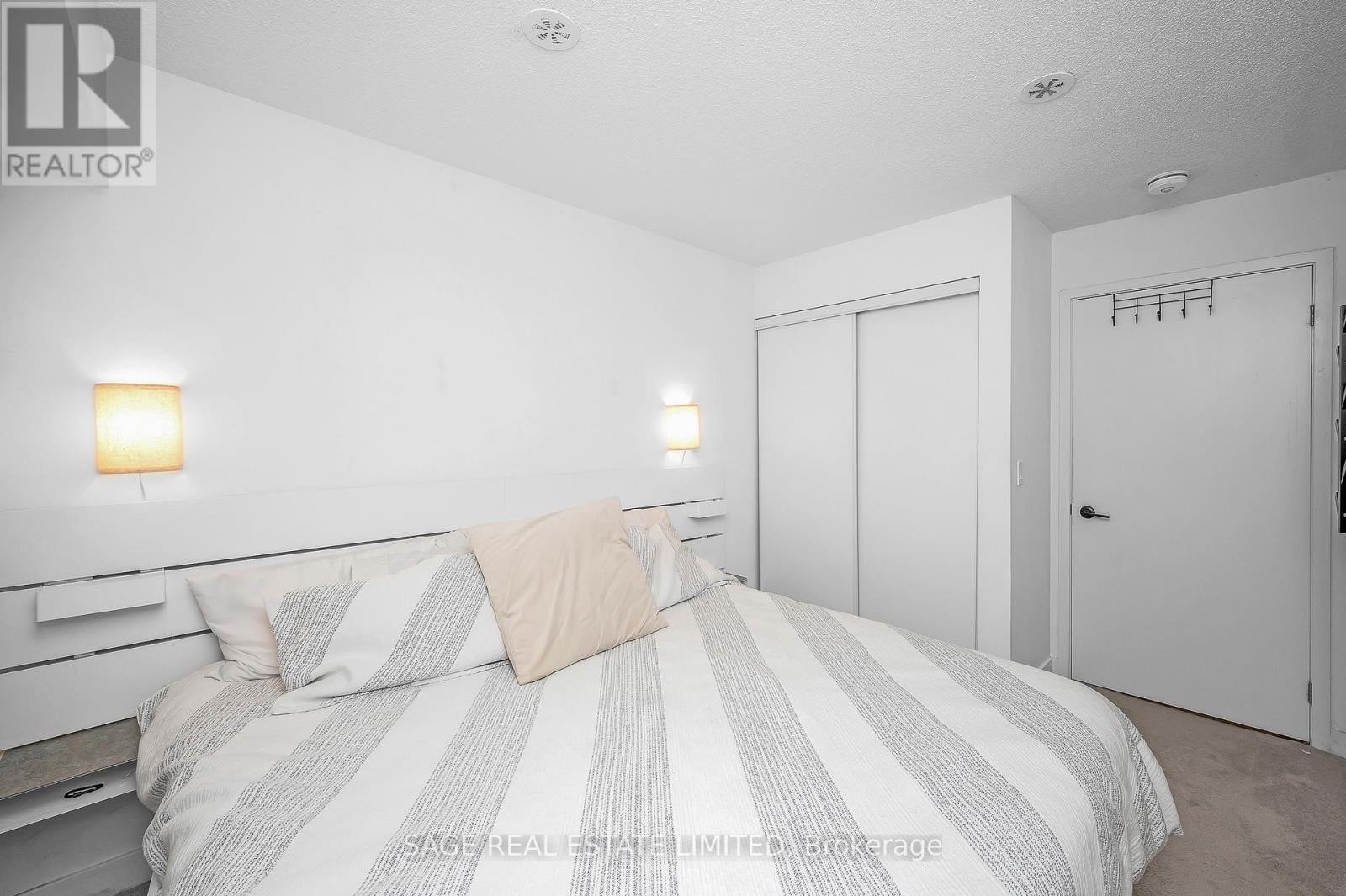 201 - 1137 Cooke Boulevard, Burlington, ON - Indoor Photo Showing Bedroom