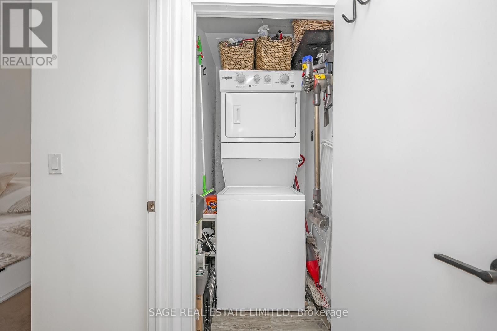 201 - 1137 Cooke Boulevard, Burlington, ON - Indoor Photo Showing Laundry Room