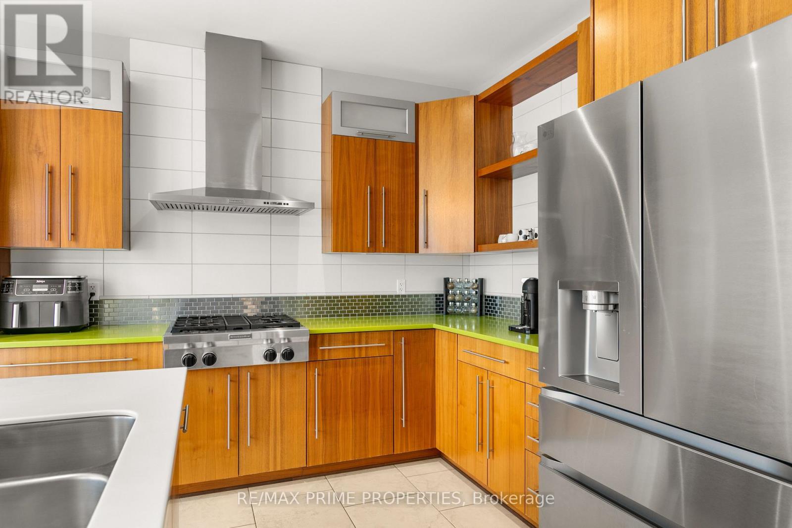 72 Branthaven Street, Ottawa, ON - Indoor Photo Showing Kitchen With Stainless Steel Kitchen