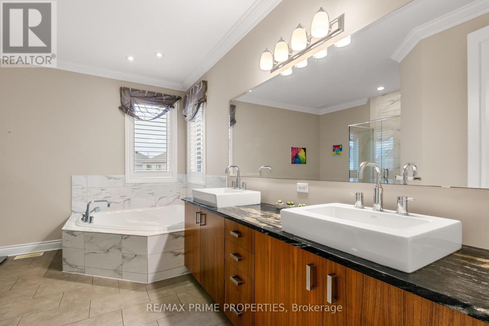 72 Branthaven Street, Ottawa, ON - Indoor Photo Showing Bathroom