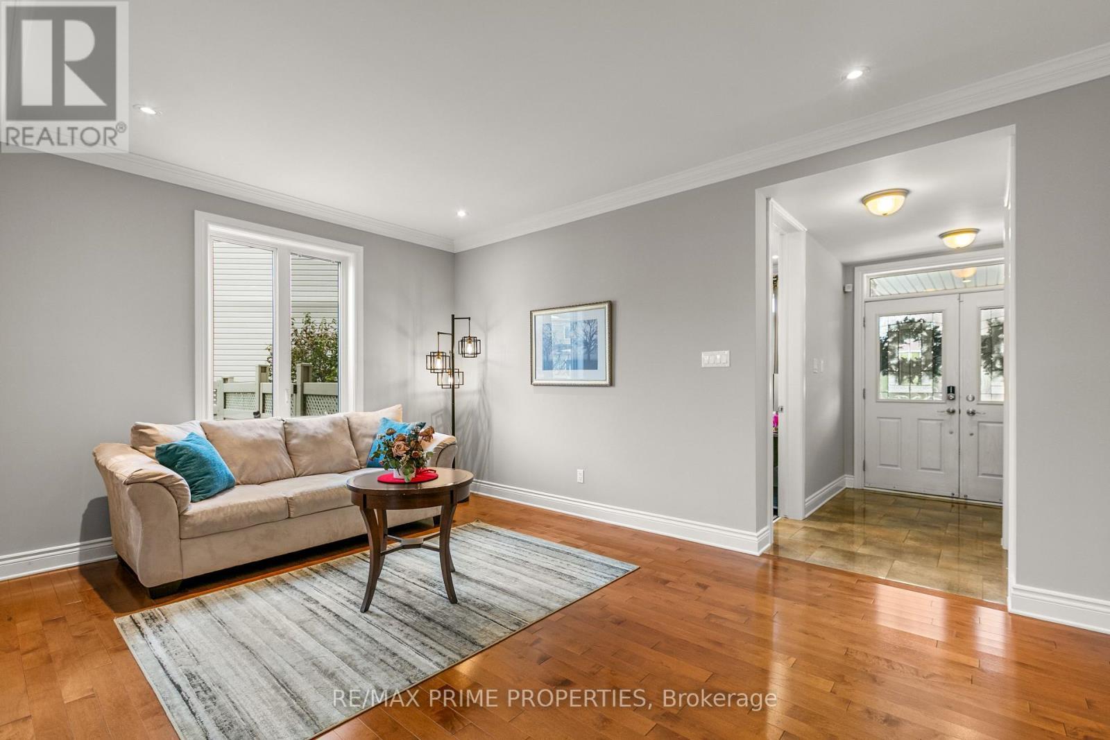 72 Branthaven Street, Ottawa, ON - Indoor Photo Showing Living Room
