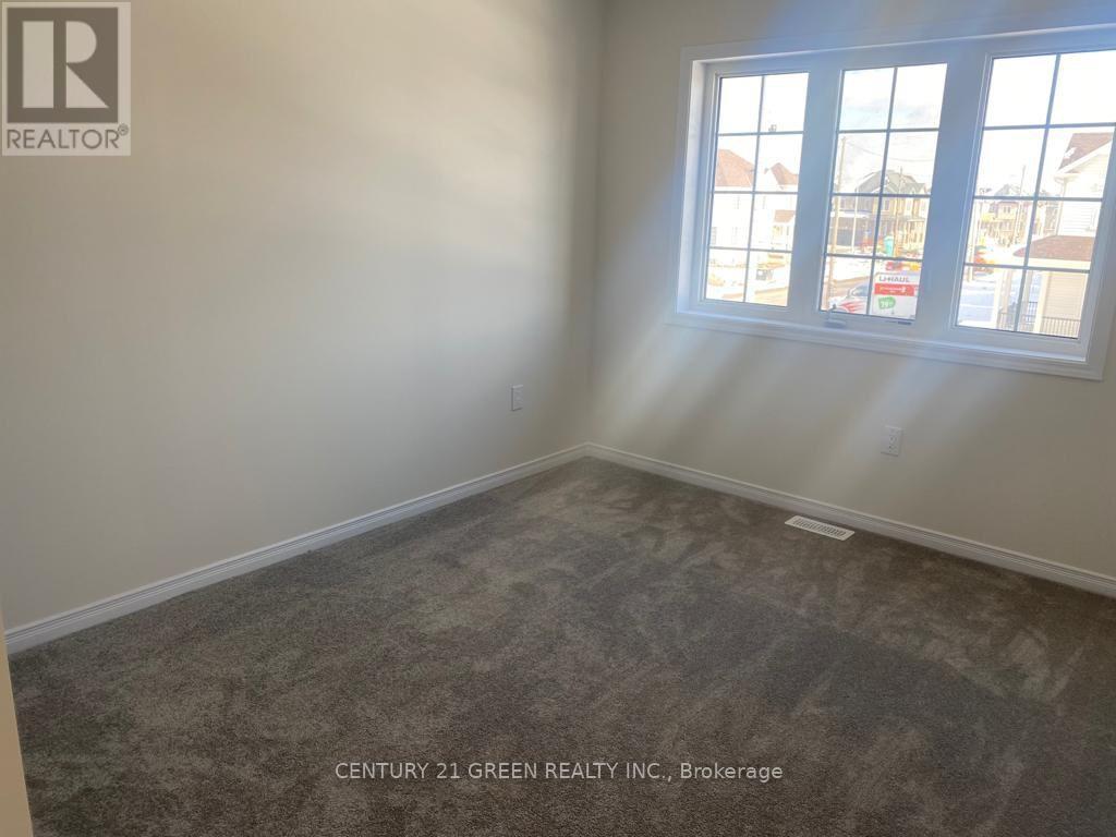 120 Esther Crescent, Thorold, ON - Indoor Photo Showing Other Room