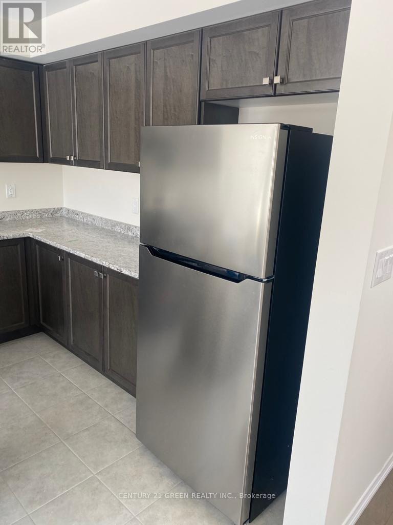 120 Esther Crescent, Thorold, ON - Indoor Photo Showing Kitchen