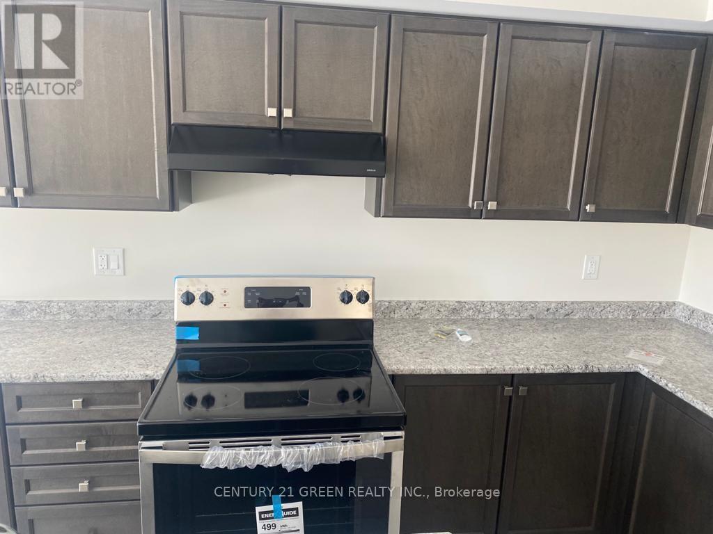 120 Esther Crescent, Thorold, ON - Indoor Photo Showing Kitchen