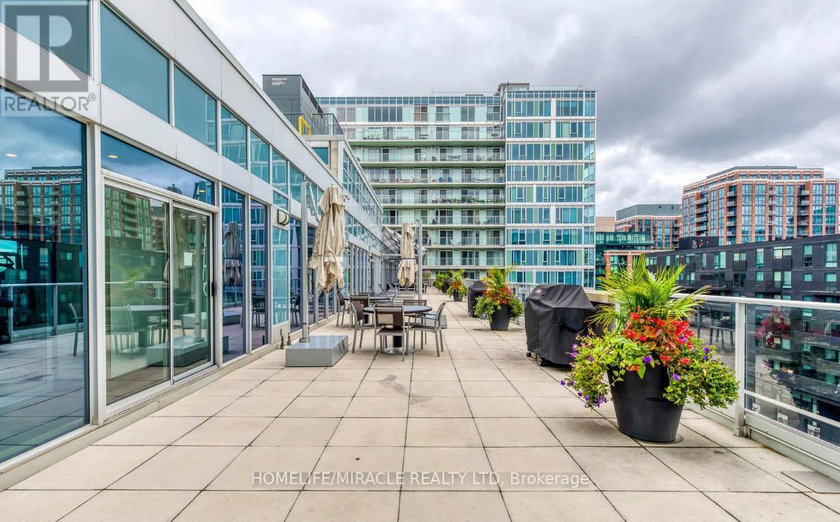 1301 - 565 Wilson Avenue, Toronto, ON - Outdoor