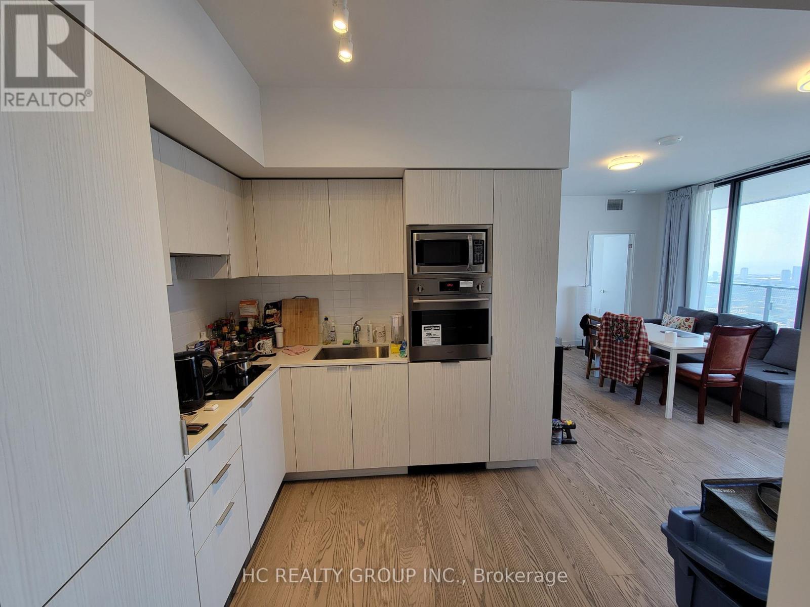 5705 - 11 Wellesley Street W, Toronto, ON - Indoor Photo Showing Kitchen