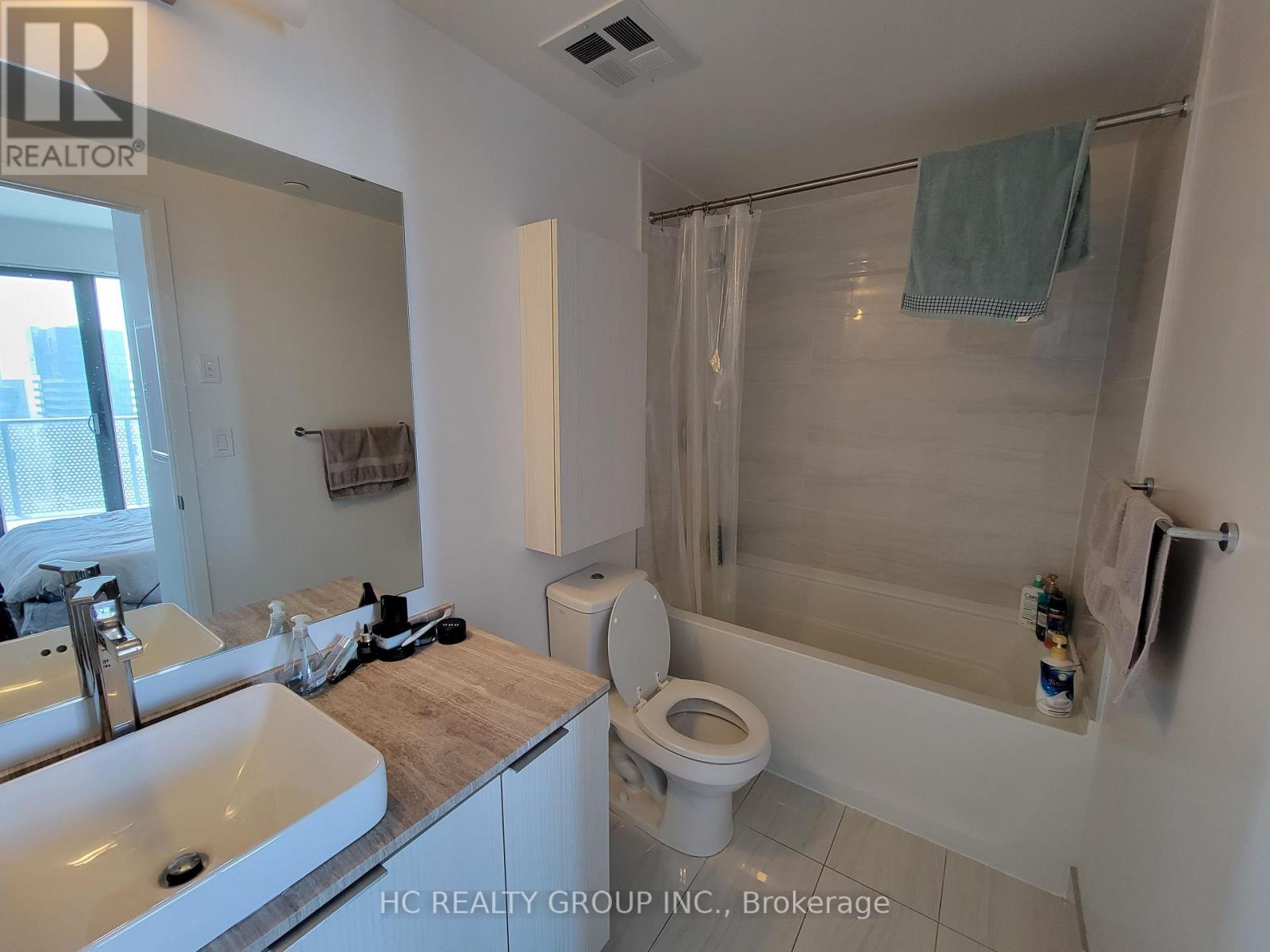 5705 - 11 Wellesley Street W, Toronto, ON - Indoor Photo Showing Bathroom