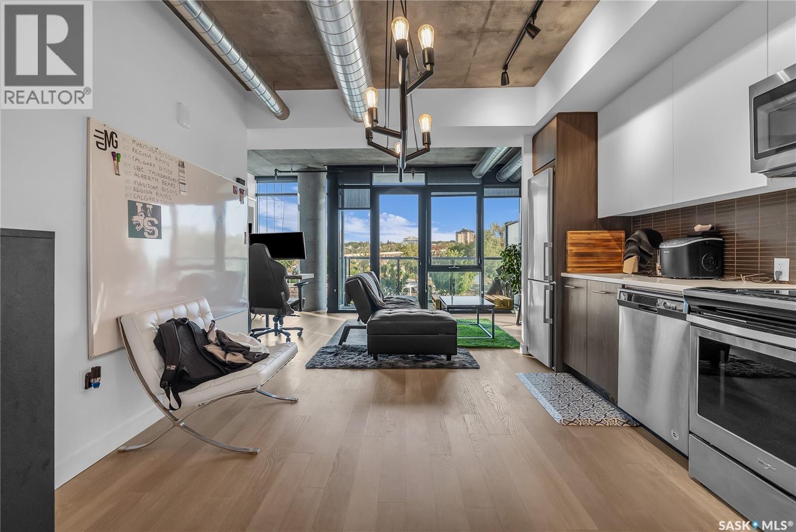 205 490 2Nd Avenue S, Saskatoon, SK - Indoor Photo Showing Kitchen With Stainless Steel Kitchen