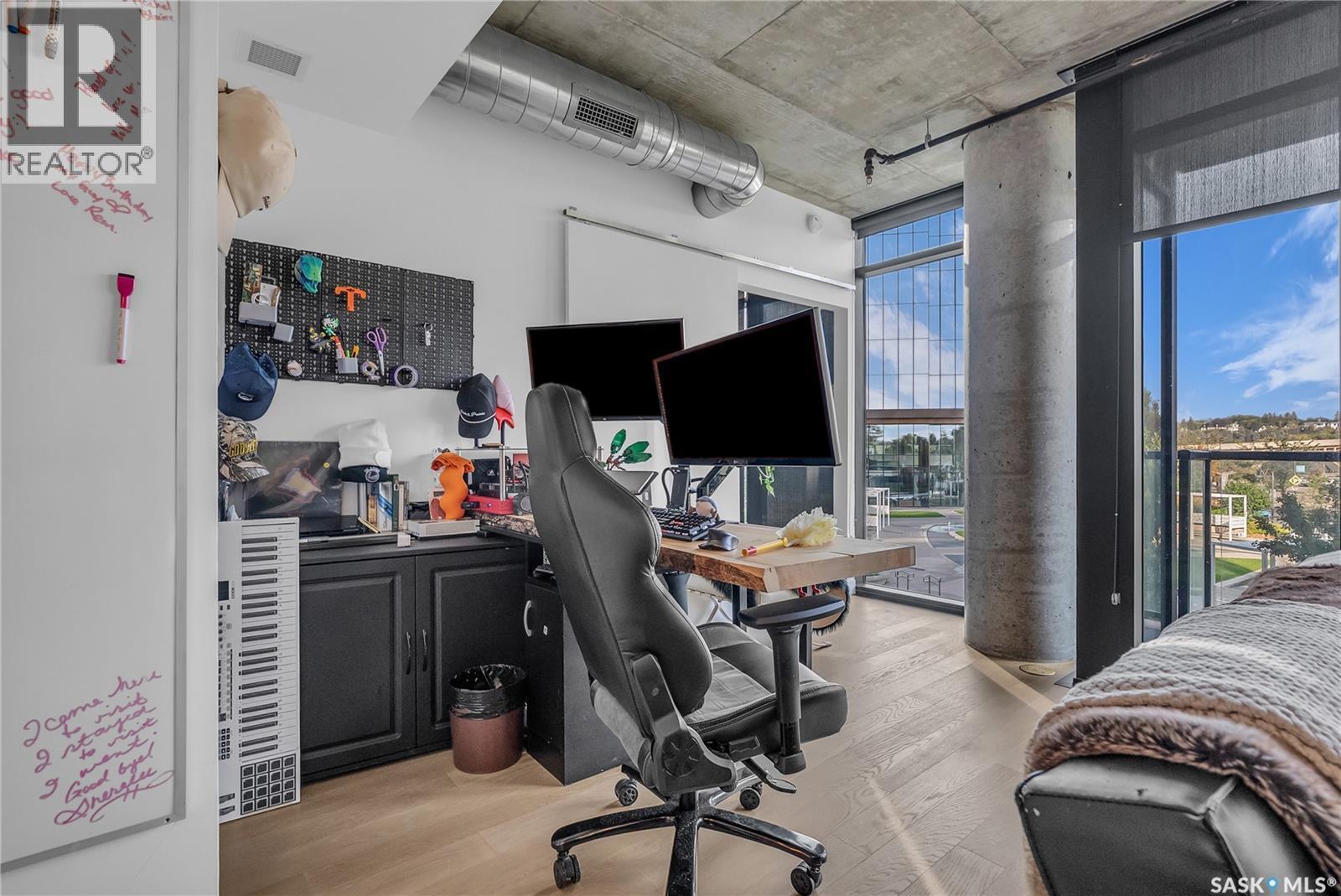 205 490 2Nd Avenue S, Saskatoon, SK - Indoor Photo Showing Office