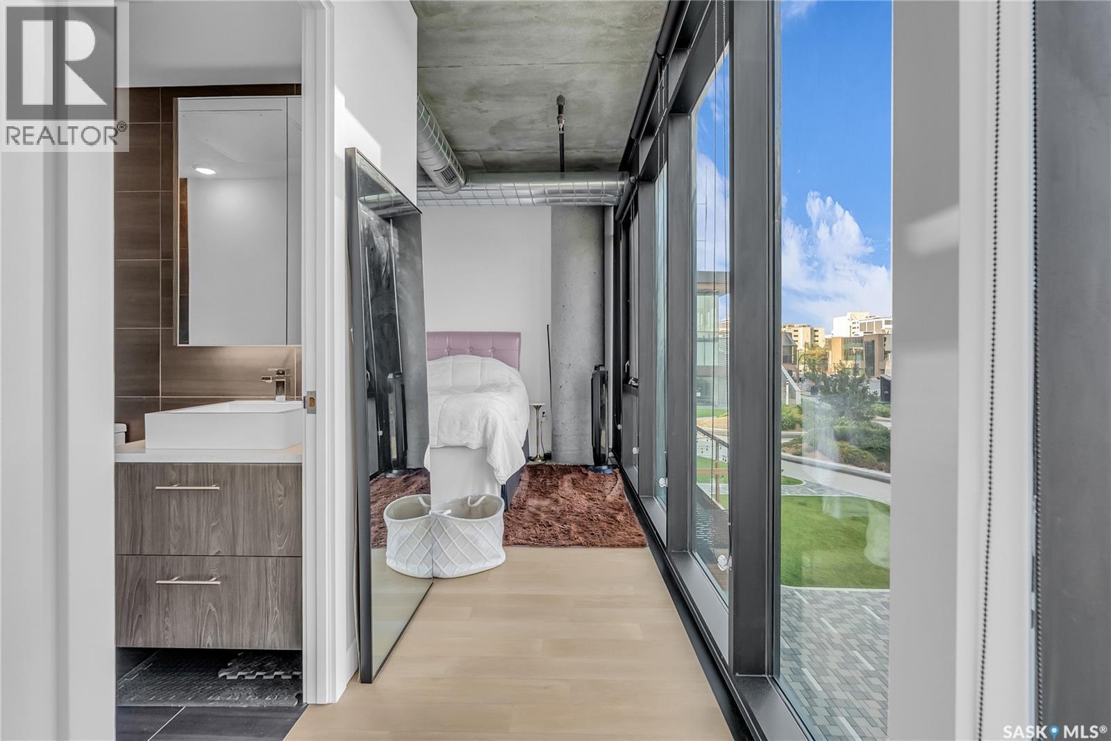 205 490 2Nd Avenue S, Saskatoon, SK - Indoor