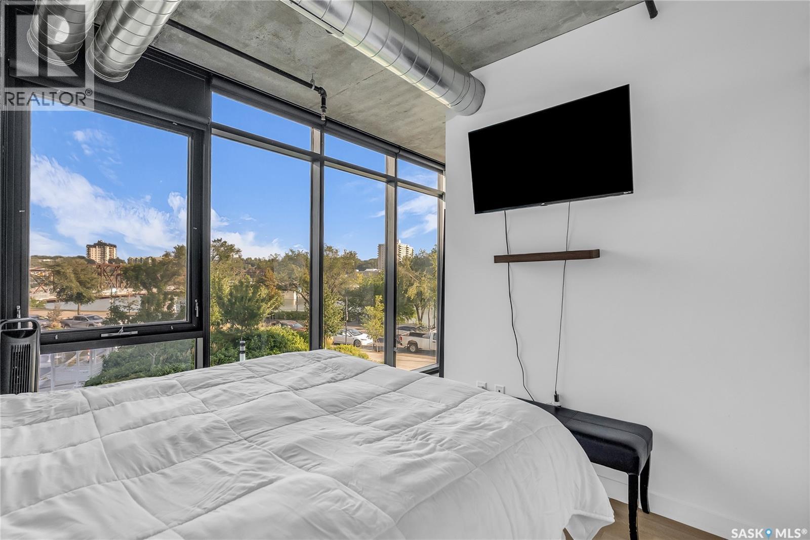 205 490 2Nd Avenue S, Saskatoon, SK - Indoor Photo Showing Bedroom