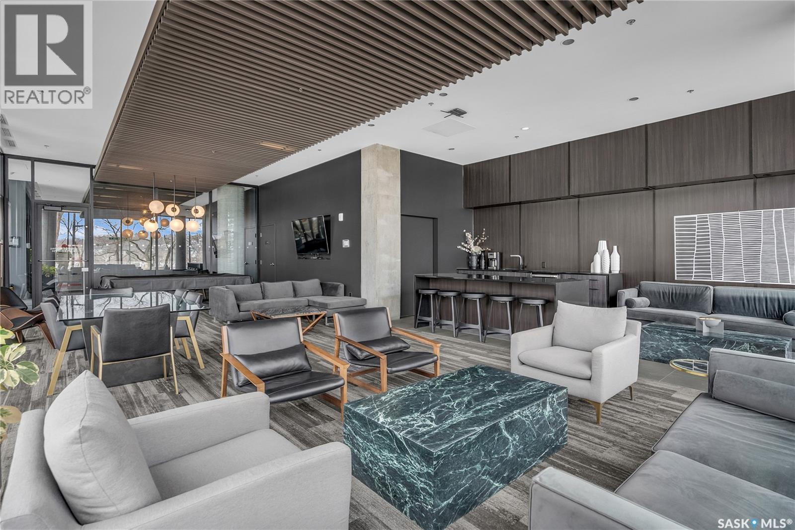 205 490 2Nd Avenue S, Saskatoon, SK - Indoor Photo Showing Living Room