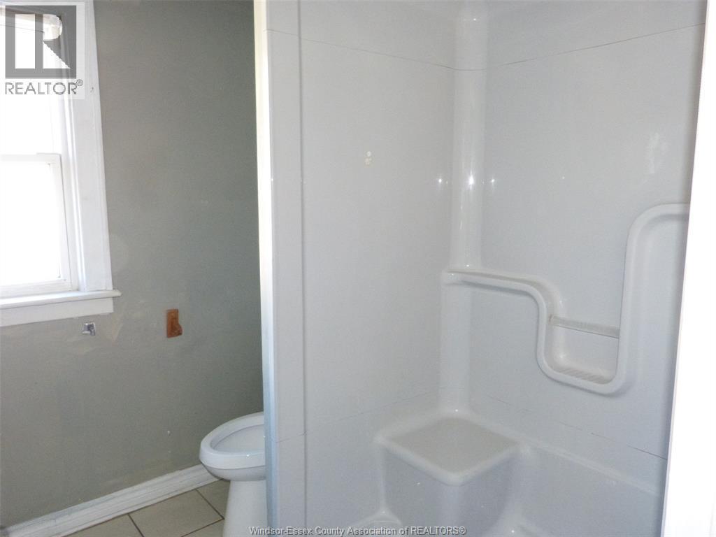 1434 Tecumseh Boulevard West, Windsor, ON - Indoor Photo Showing Bathroom