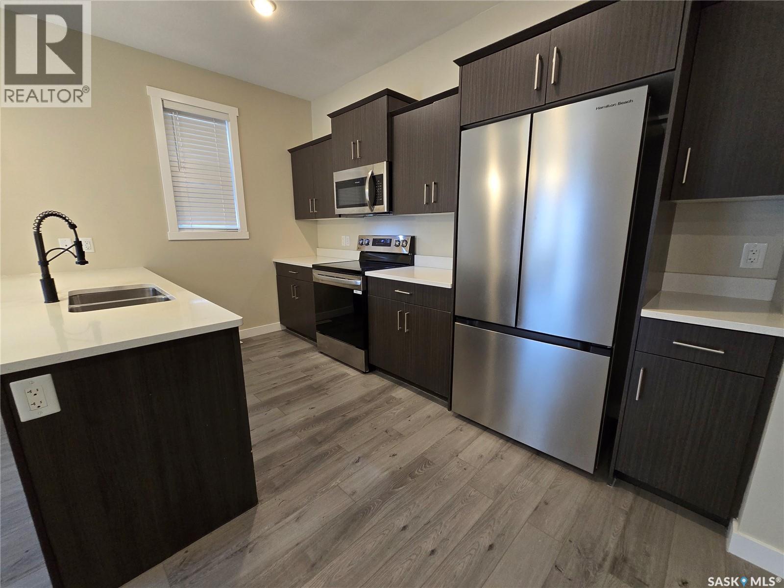 127 315 Dickson Crescent, Saskatoon, SK - Indoor Photo Showing Kitchen With Double Sink