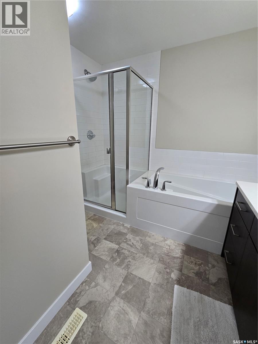 127 315 Dickson Crescent, Saskatoon, SK - Indoor Photo Showing Bathroom