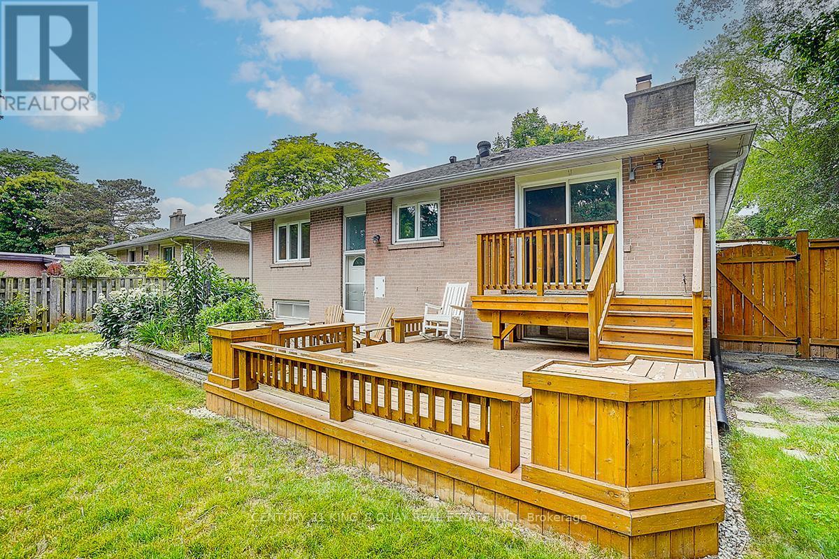 55 Three Valleys Drive, Toronto, ON - Outdoor