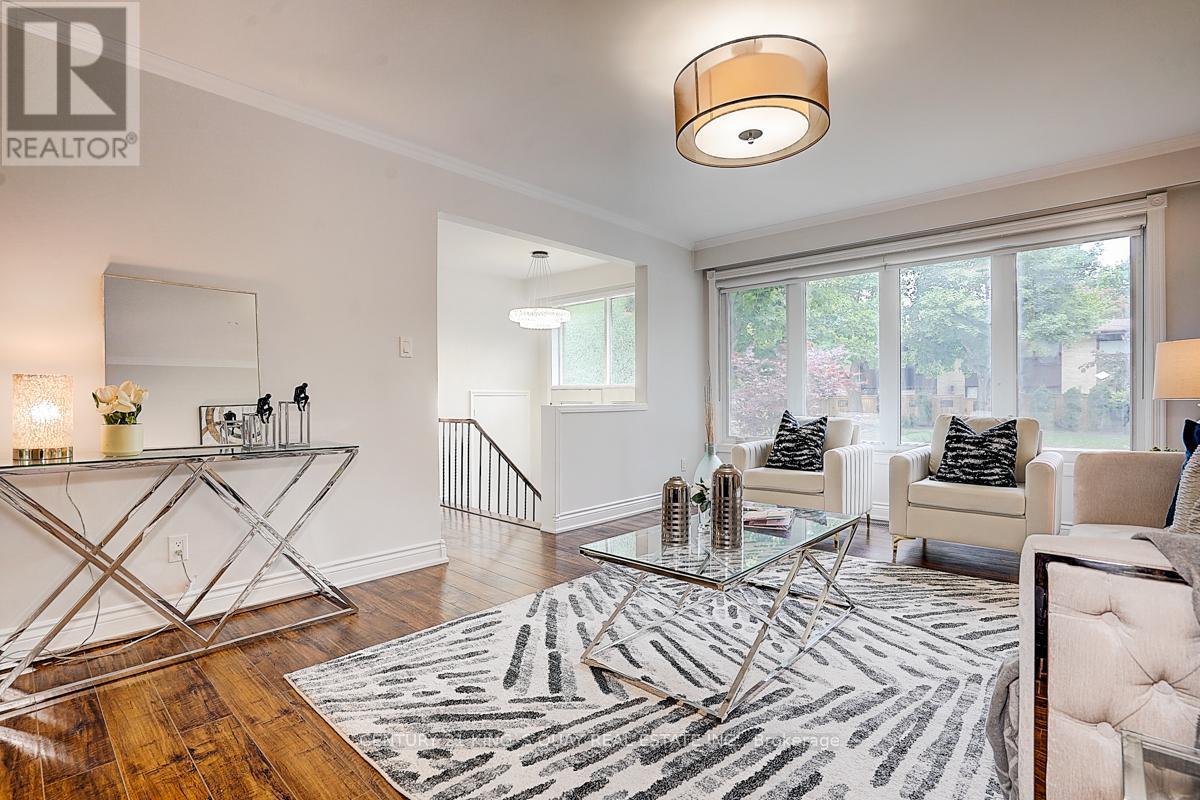 55 Three Valleys Drive, Toronto, ON - Indoor Photo Showing Living Room