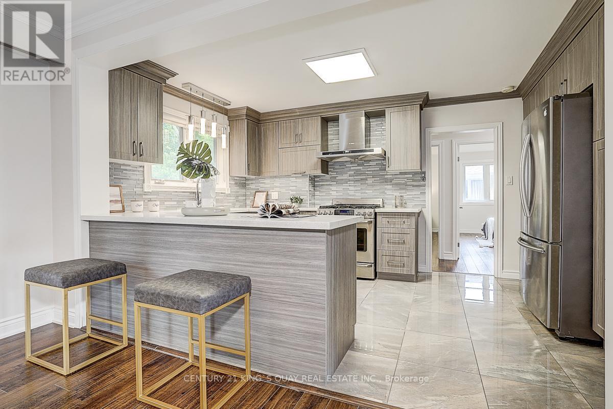 55 Three Valleys Drive, Toronto, ON - Indoor Photo Showing Kitchen With Upgraded Kitchen