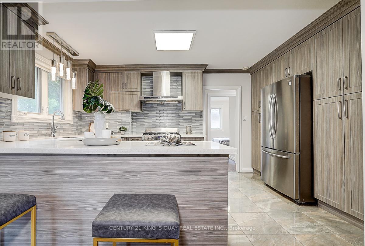 55 Three Valleys Drive, Toronto, ON - Indoor Photo Showing Kitchen