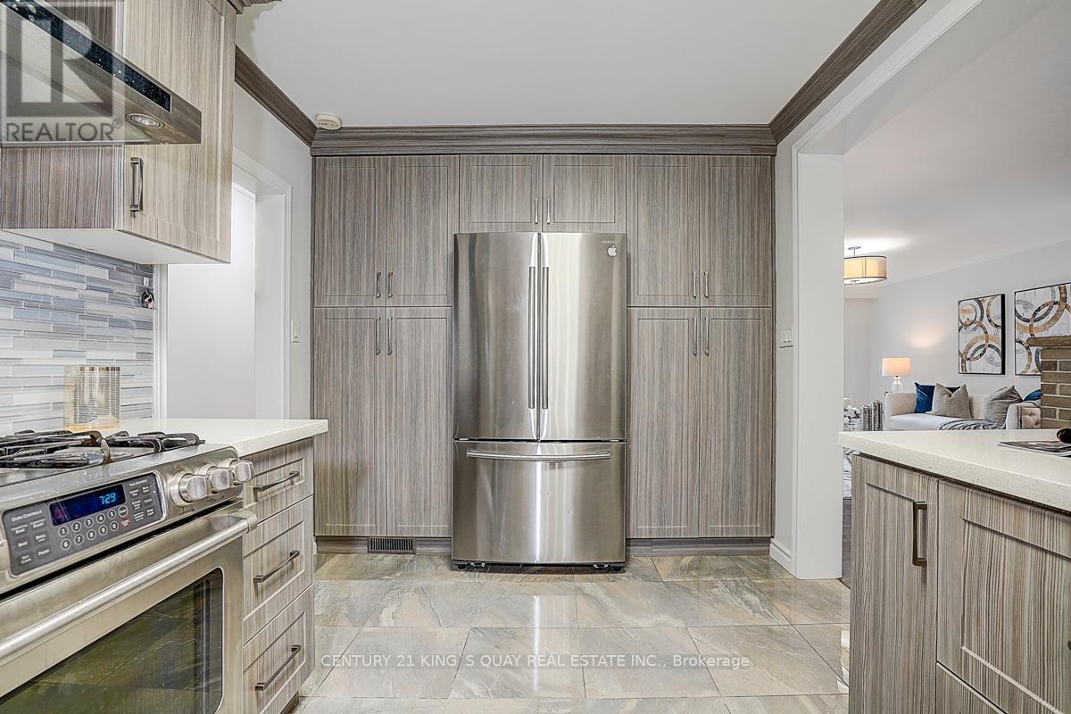 55 Three Valleys Drive, Toronto, ON - Indoor Photo Showing Kitchen