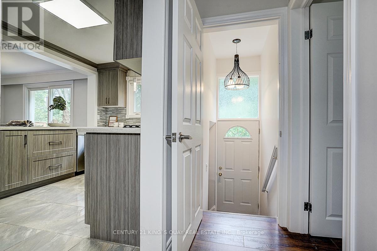 55 Three Valleys Drive, Toronto, ON - Indoor