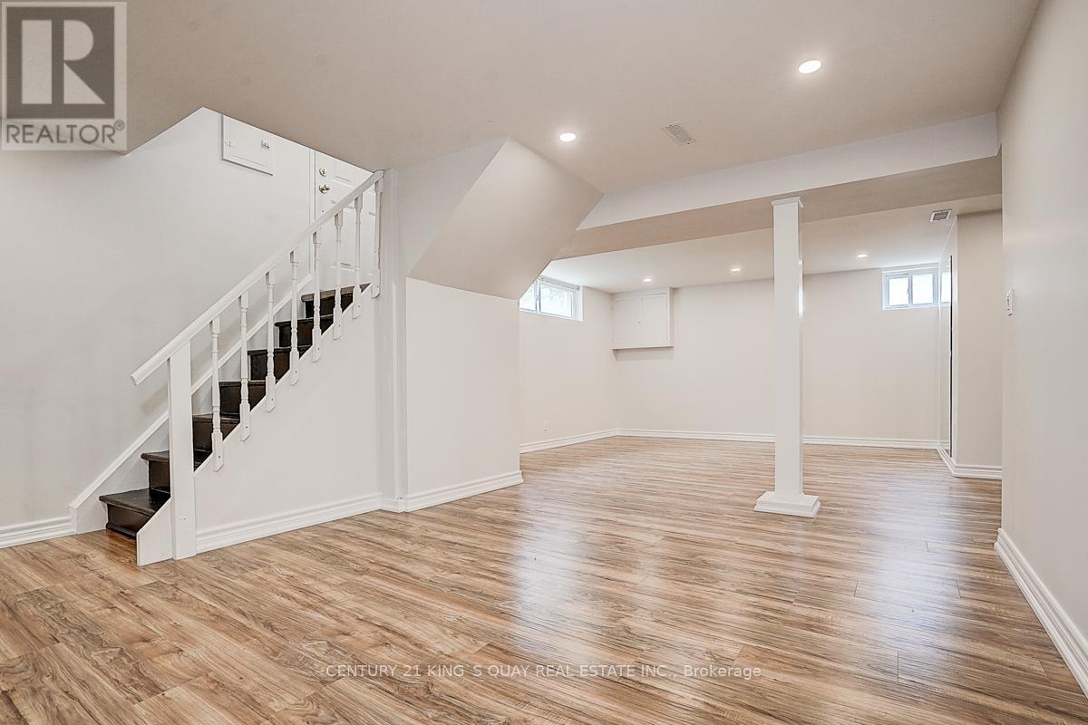 55 Three Valleys Drive, Toronto, ON - Indoor Photo Showing Other Room