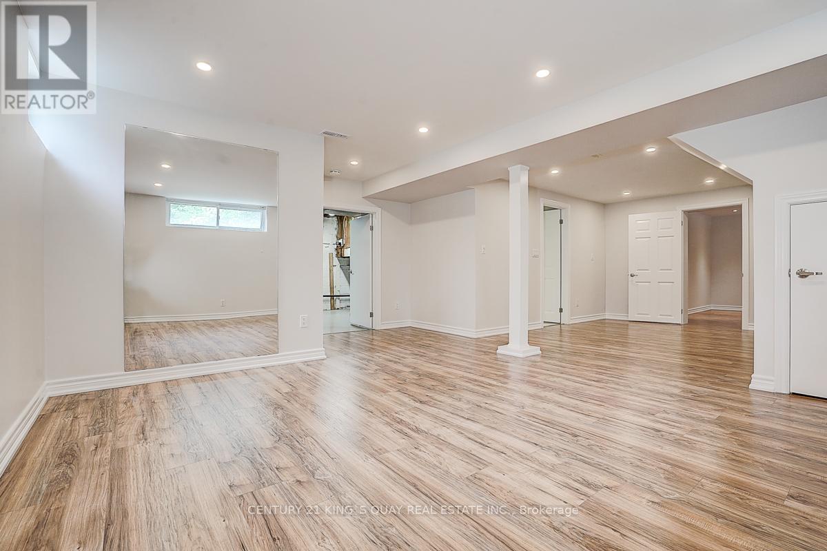 55 Three Valleys Drive, Toronto, ON - Indoor Photo Showing Other Room