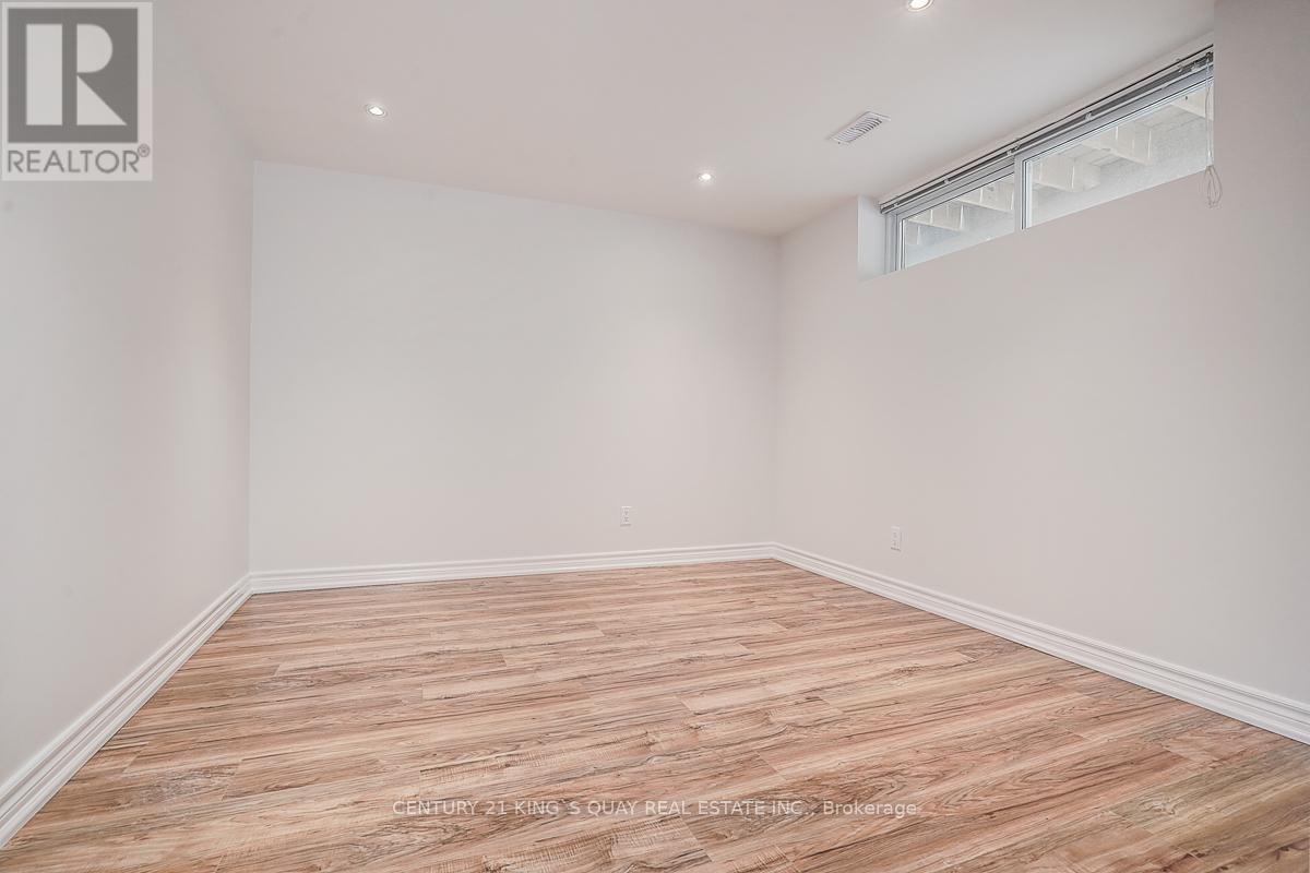 55 Three Valleys Drive, Toronto, ON - Indoor Photo Showing Other Room