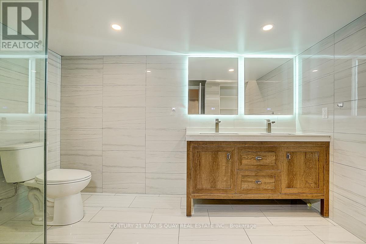 55 Three Valleys Drive, Toronto, ON - Indoor Photo Showing Bathroom