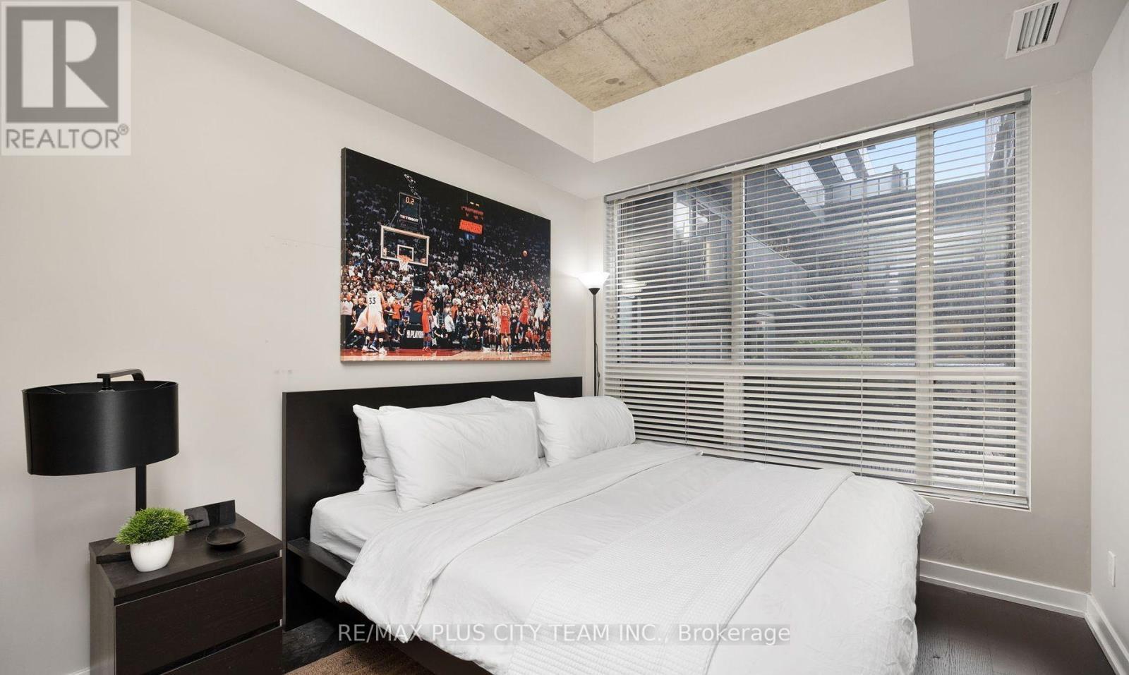 318 - 1030 King Street W, Toronto, ON - Indoor Photo Showing Bedroom