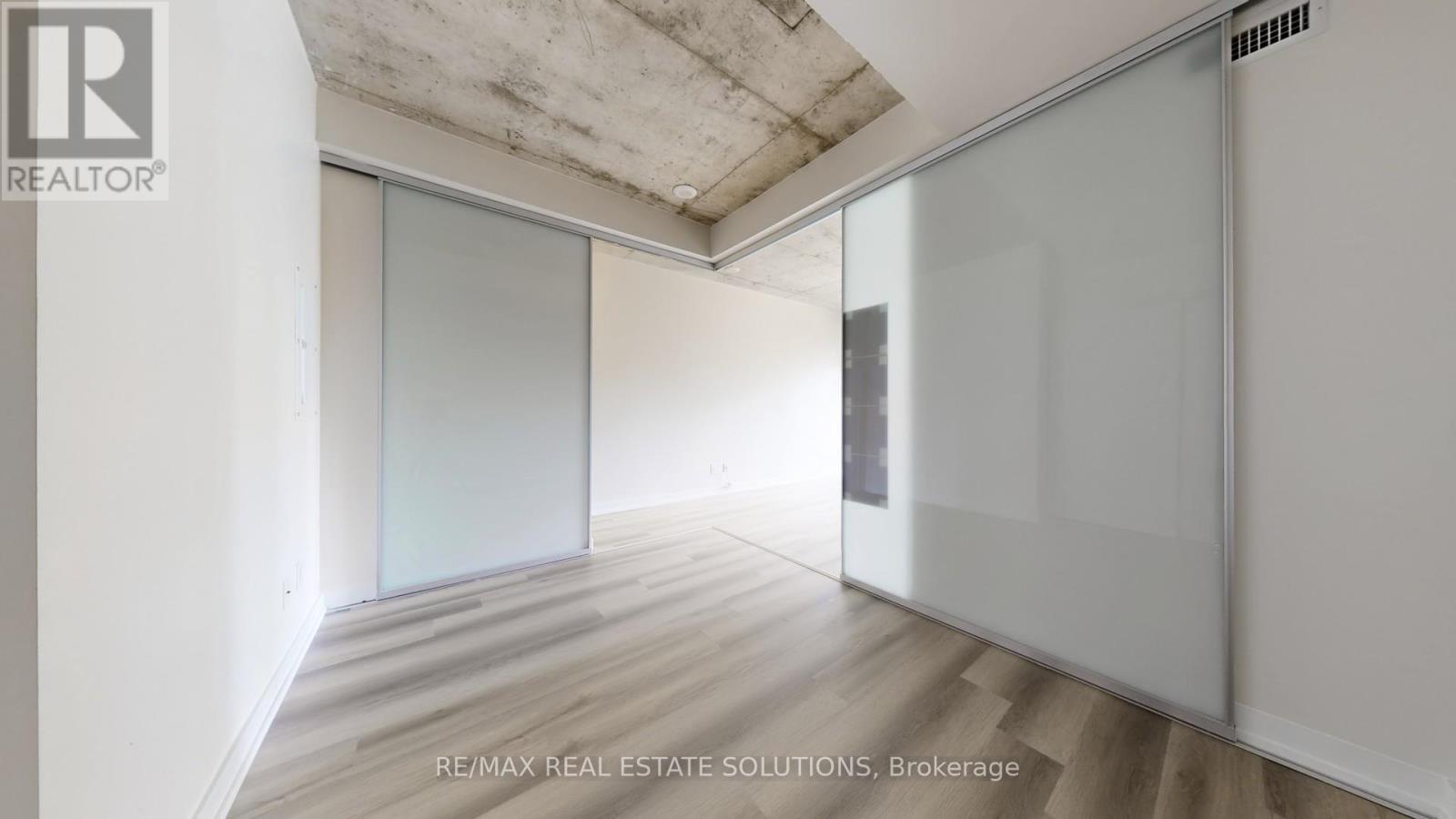 1303 - 210 Simcoe Street, Toronto, ON - Indoor Photo Showing Other Room