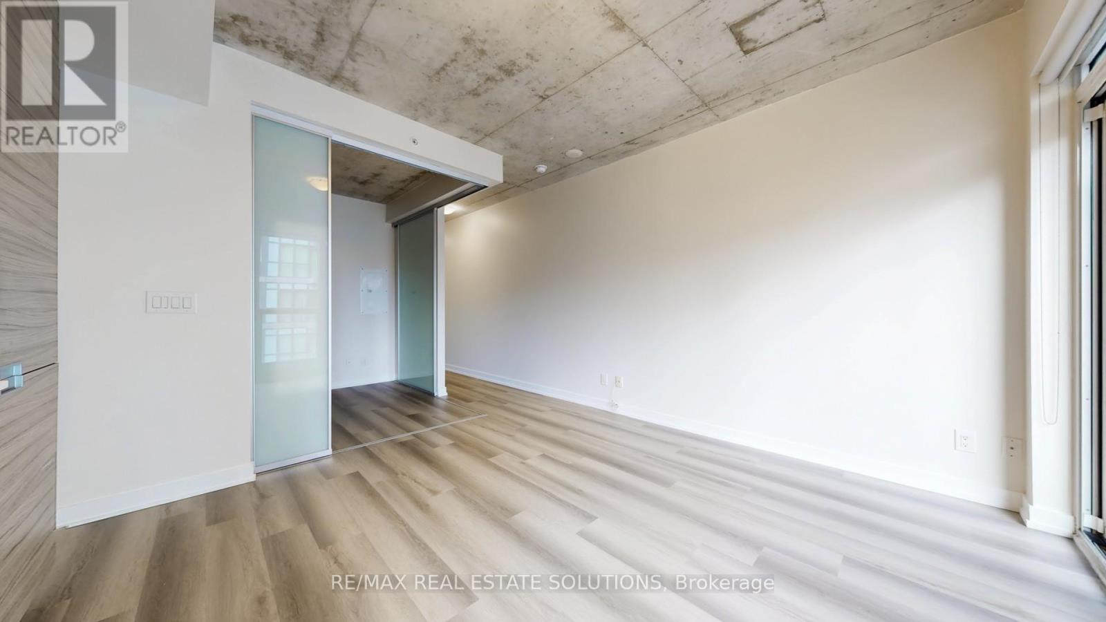 1303 - 210 Simcoe Street, Toronto, ON - Indoor Photo Showing Other Room