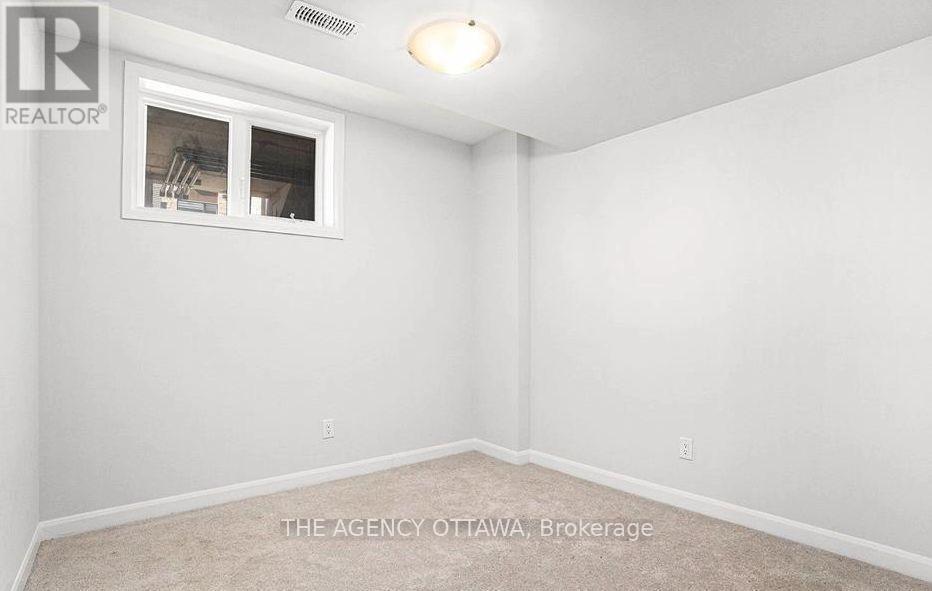 16 - 401 Glenroy Gilbert Drive, Ottawa, ON - Indoor Photo Showing Other Room