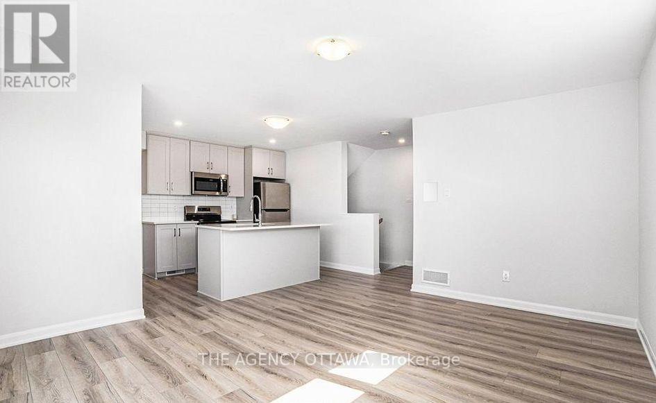 16 - 401 Glenroy Gilbert Drive, Ottawa, ON - Indoor Photo Showing Kitchen